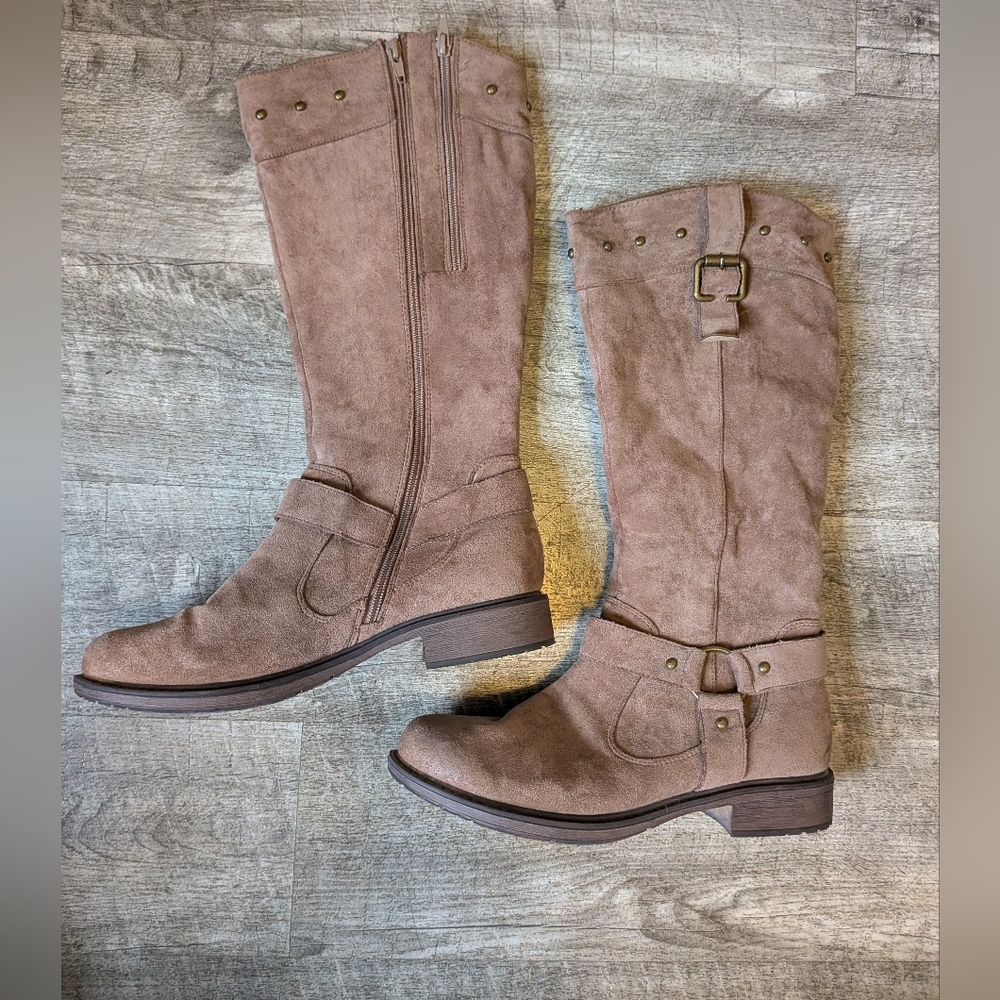 Stylish Tan Women's Suede Boots